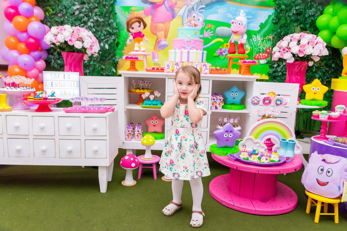 Buffet Infantil Boomerang Bauru, Festa infantil Bauru, aniversário tema Dora Aventureira, criança surpresa em seu aniversário