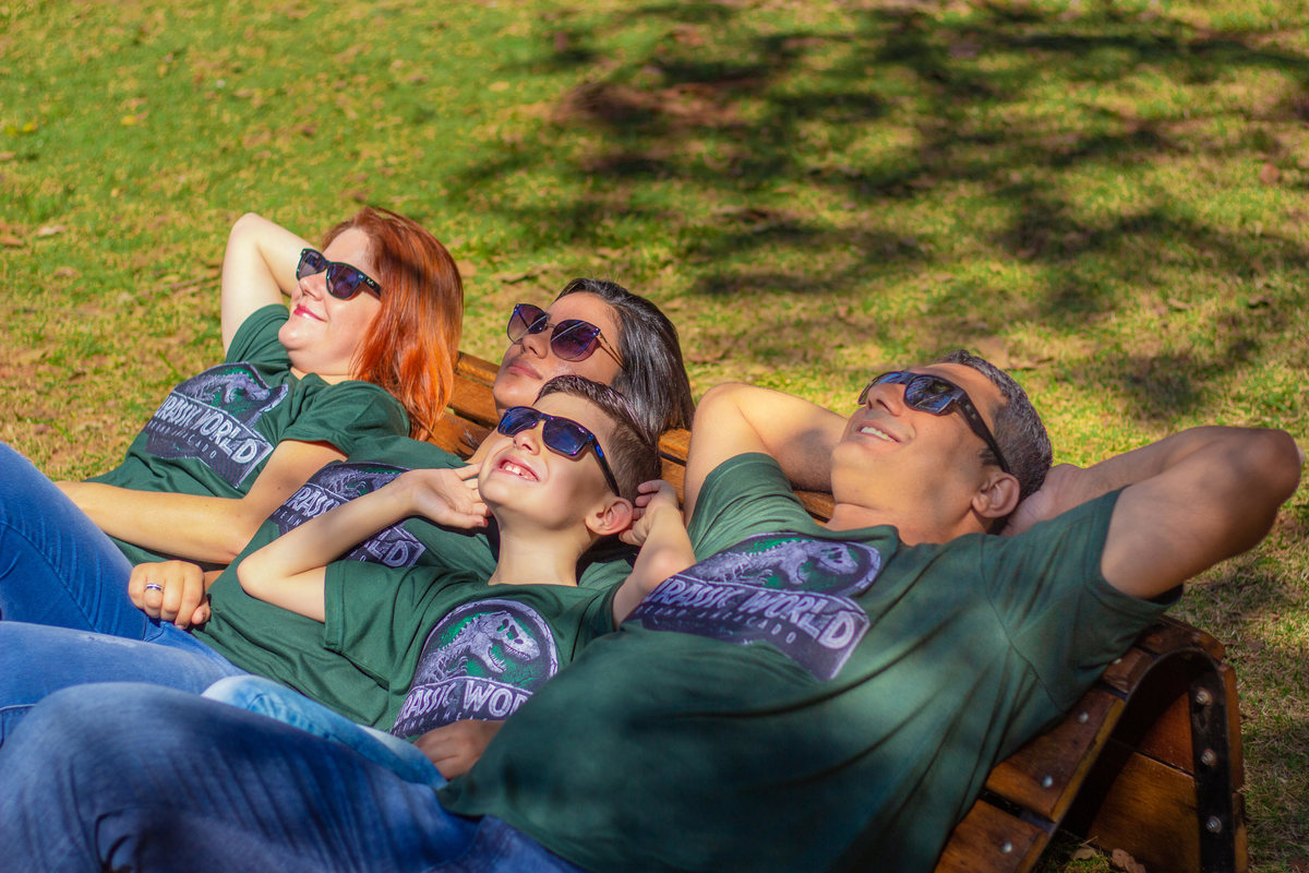 Jardim Botânico de Bauru, ensaio externo em família, ensaio externo Bauru, família tomando sol em jardim