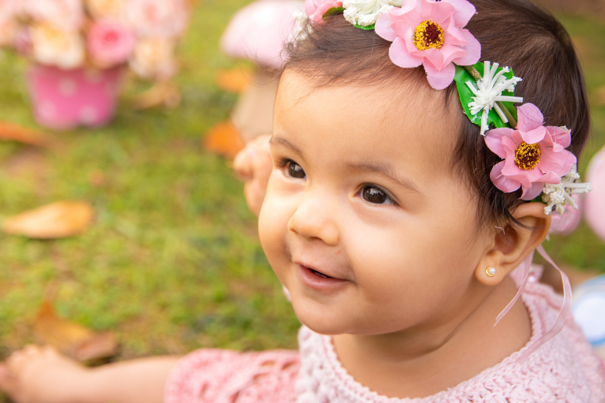 Ensaio jardim botânico de bauru, ensaio externo em bauru, ensaio infantil externo, ensaio de família externo, coroa de flores para bebê, bebê brincando em jardim