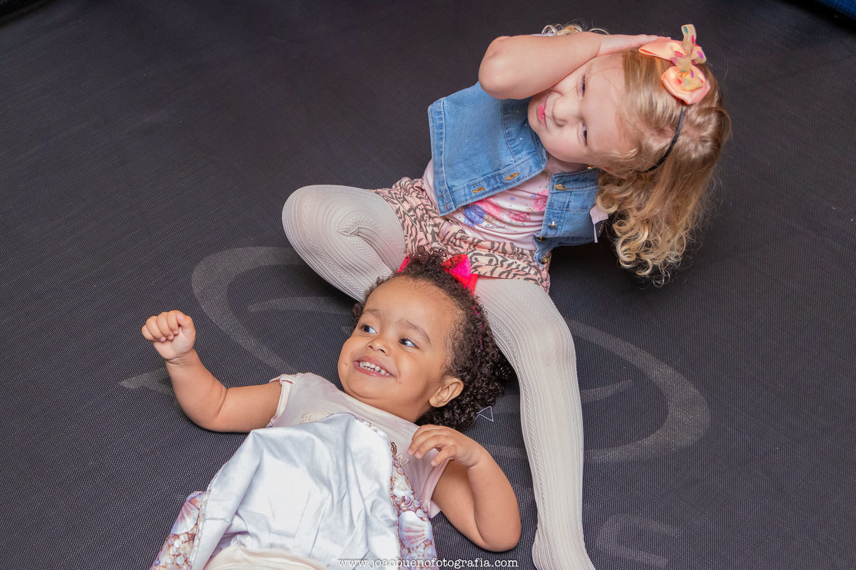 Buffet infantil Jardim das Festas, buffet infantil bauru, aniversário tema harry potter, amigas brincando no pula pula