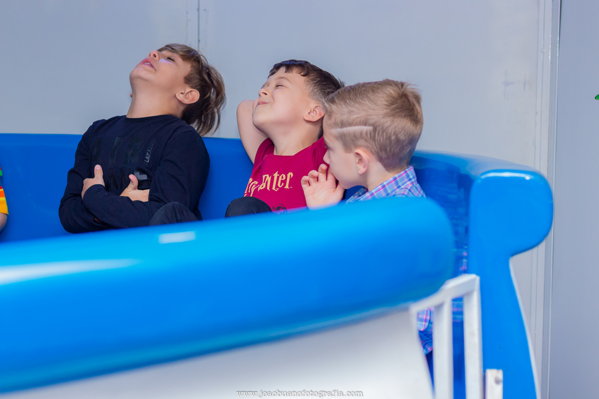 Buffet infantil Jardim das Festas, buffet infantil bauru, aniversário tema harry potter, amigos brincando de dormir em brinquedo