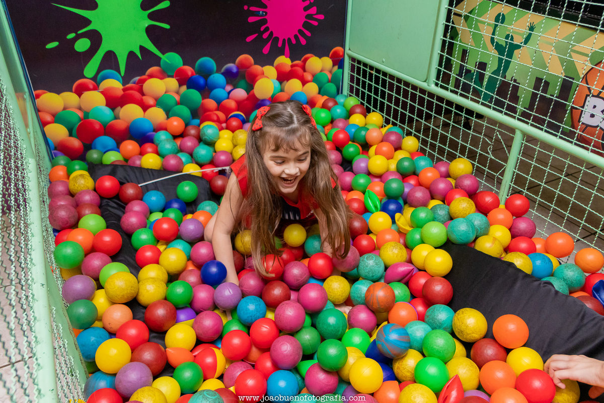Buffet infantil Jardim das Festas, buffet infantil bauru, aniversário tema harry potter, menina caindo no tombo legal