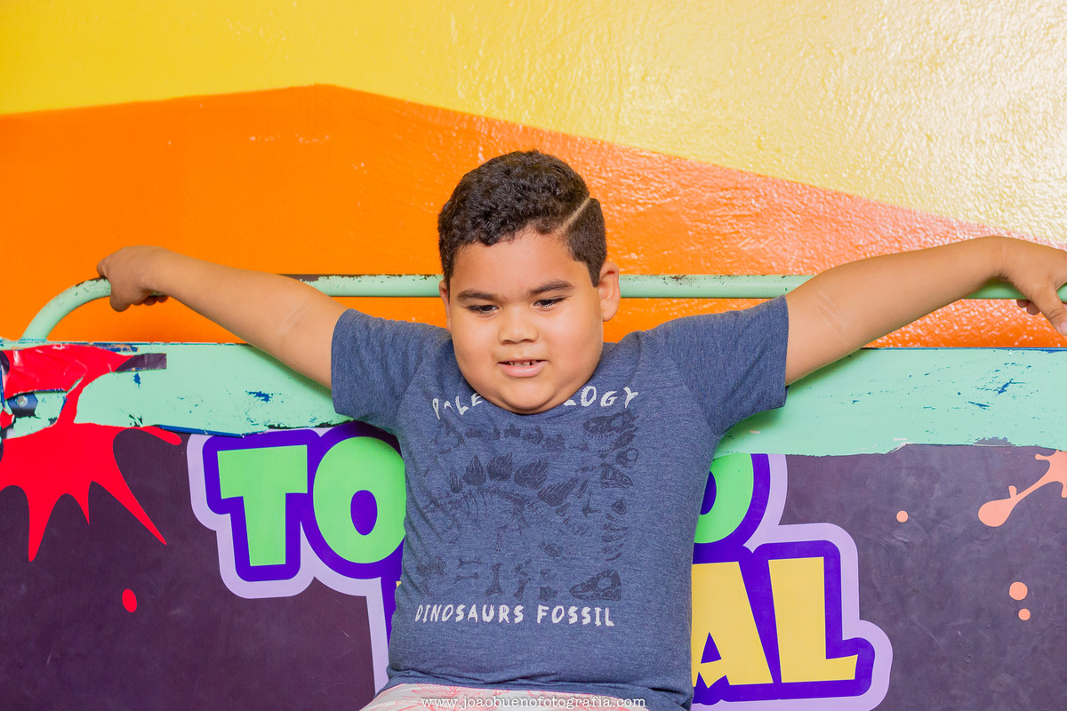 Buffet infantil Jardim das Festas, buffet infantil bauru, aniversário tema harry potter, menino brincando no tombo legal