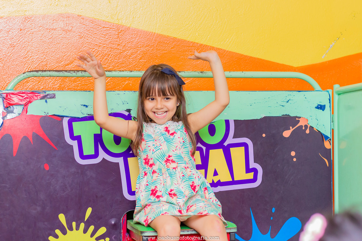 Buffet infantil Jardim das Festas, buffet infantil bauru, aniversário tema harry potter, menina se divertindo em tombo legal