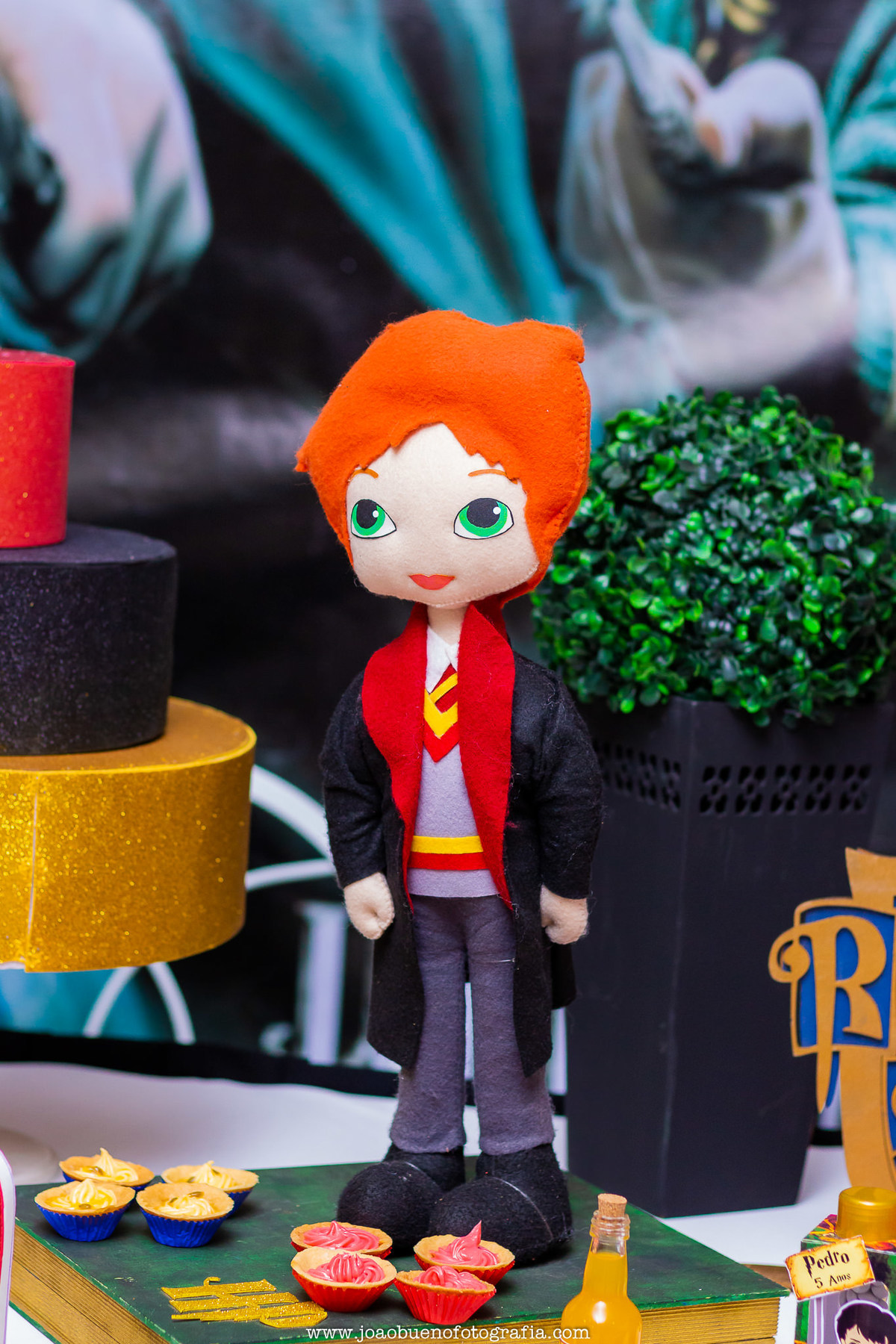 Buffet infantil Jardim das Festas, buffet infantil bauru, aniversário tema harry potter, boneco em feltro Ronald Weasley 