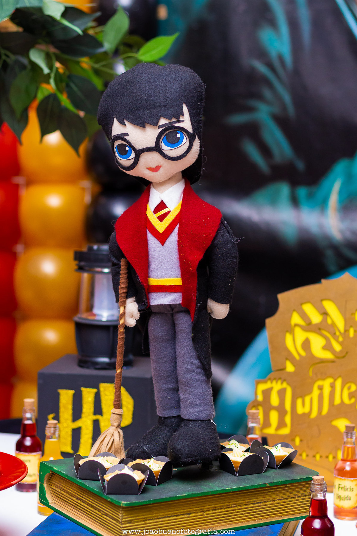 Buffet infantil Jardim das Festas, buffet infantil bauru, aniversário tema harry potter, boneco em feltro harry potter