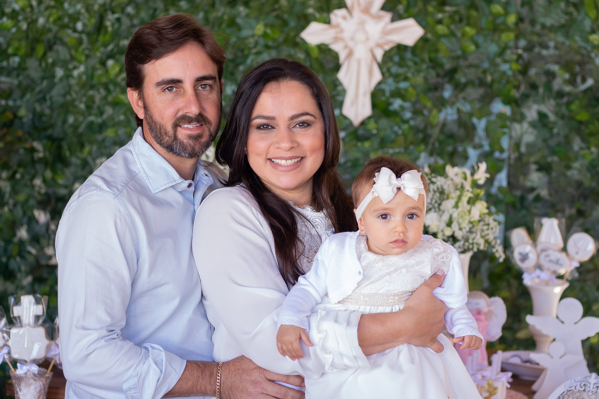 Paróquia Nossa Senhora das Graças Bauru, batizado em Bauru, pais e filha celebrando seu batismo