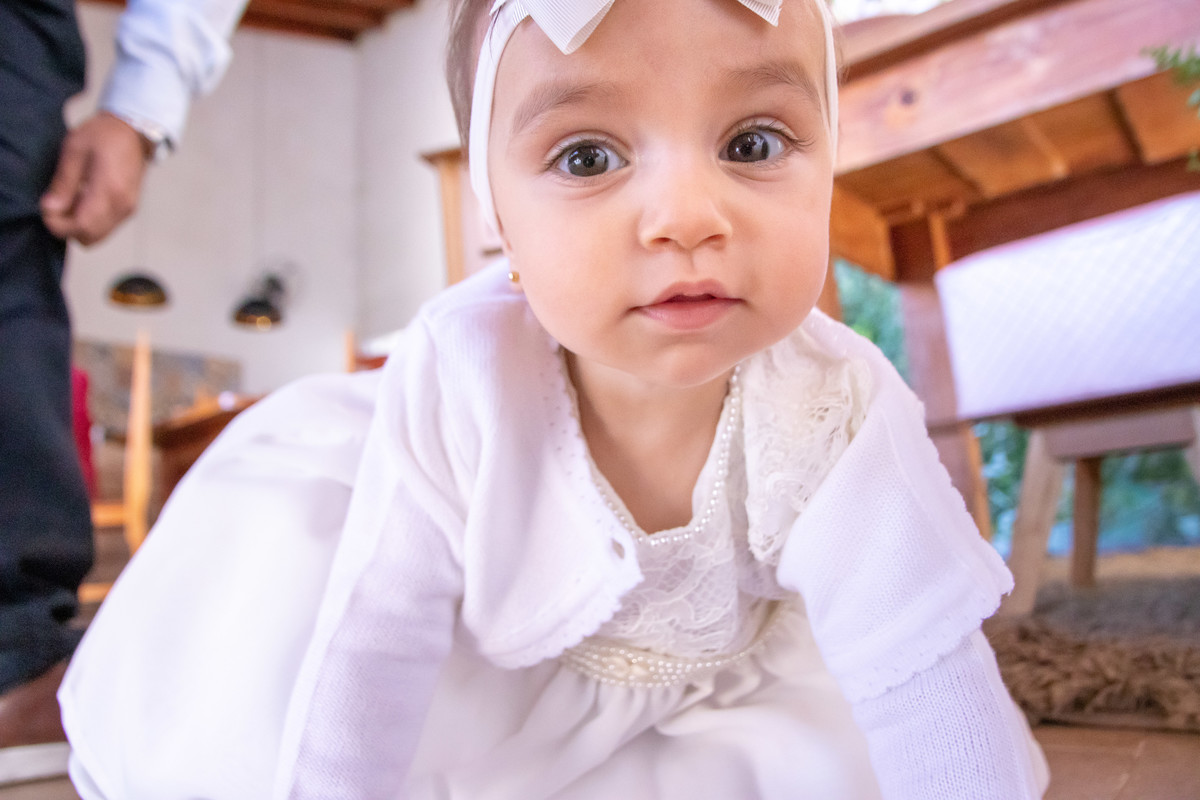 Paróquia Nossa Senhora das Graças Bauru, batizado em Bauru, bebê engatinhando em seu batismo