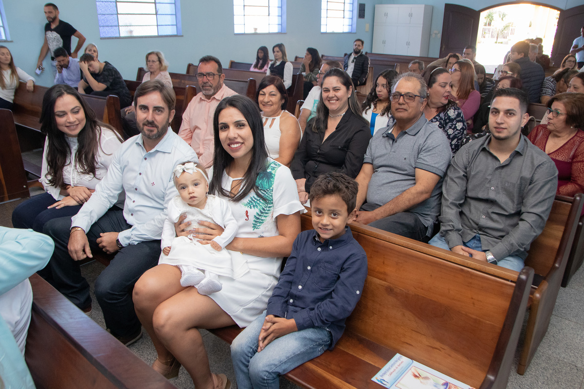 Paróquia Nossa Senhora das Graças Bauru, batizado em Bauru, família reunida em batizado