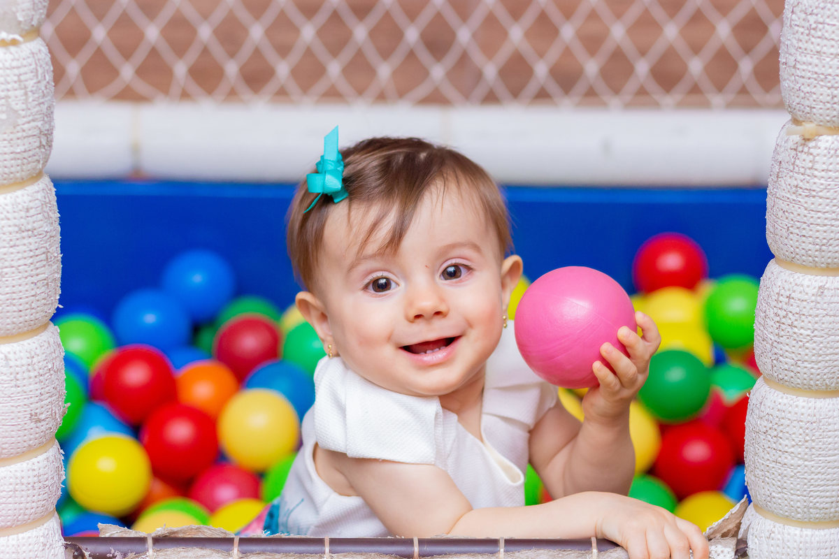 Buffet Que!baderna Bauru, fotógrafo aniversário infantil bauru, bebê brincando de bolinhas