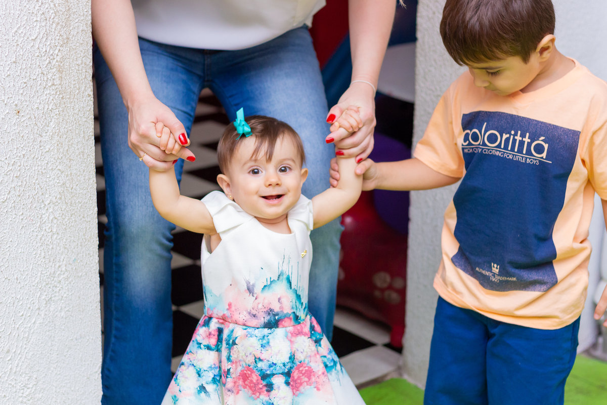Buffet Que!baderna Bauru, fotógrafo aniversário infantil bauru, bebê andando em sua festa