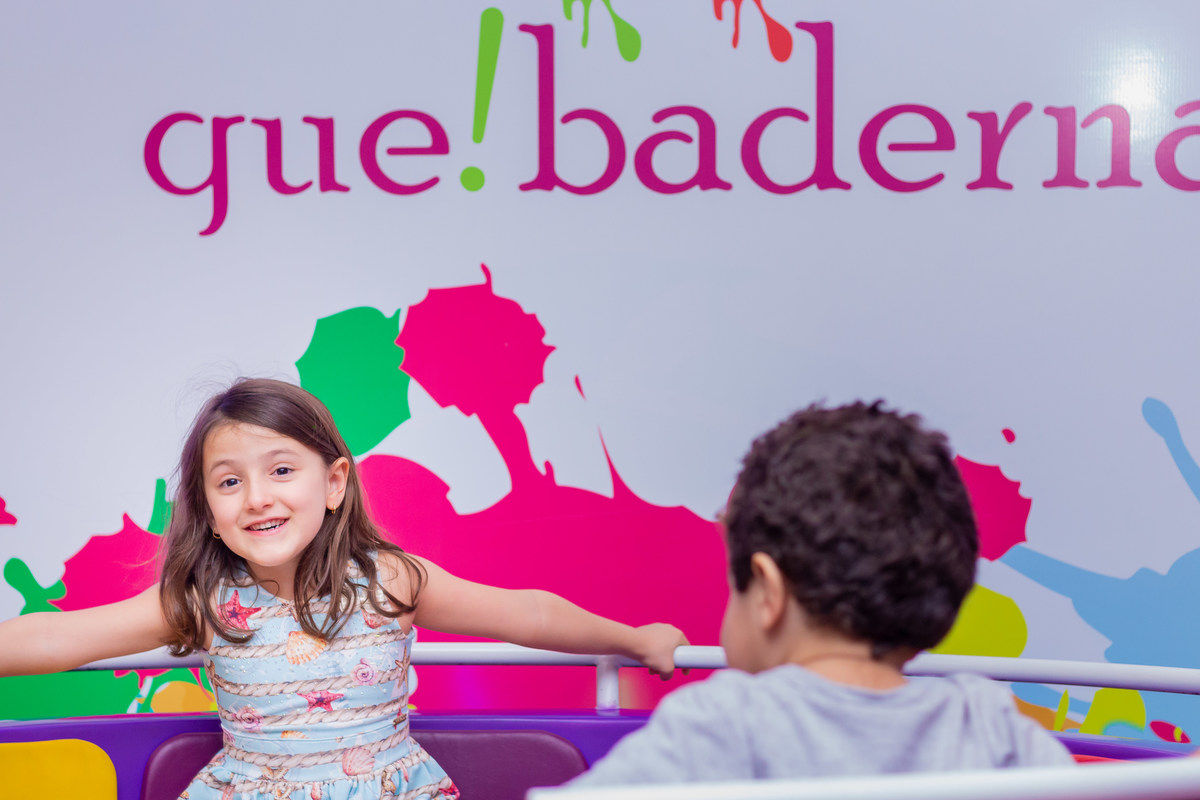 Buffet Que!baderna Bauru, fotógrafo aniversário infantil bauru, amigos brincando na la bamba