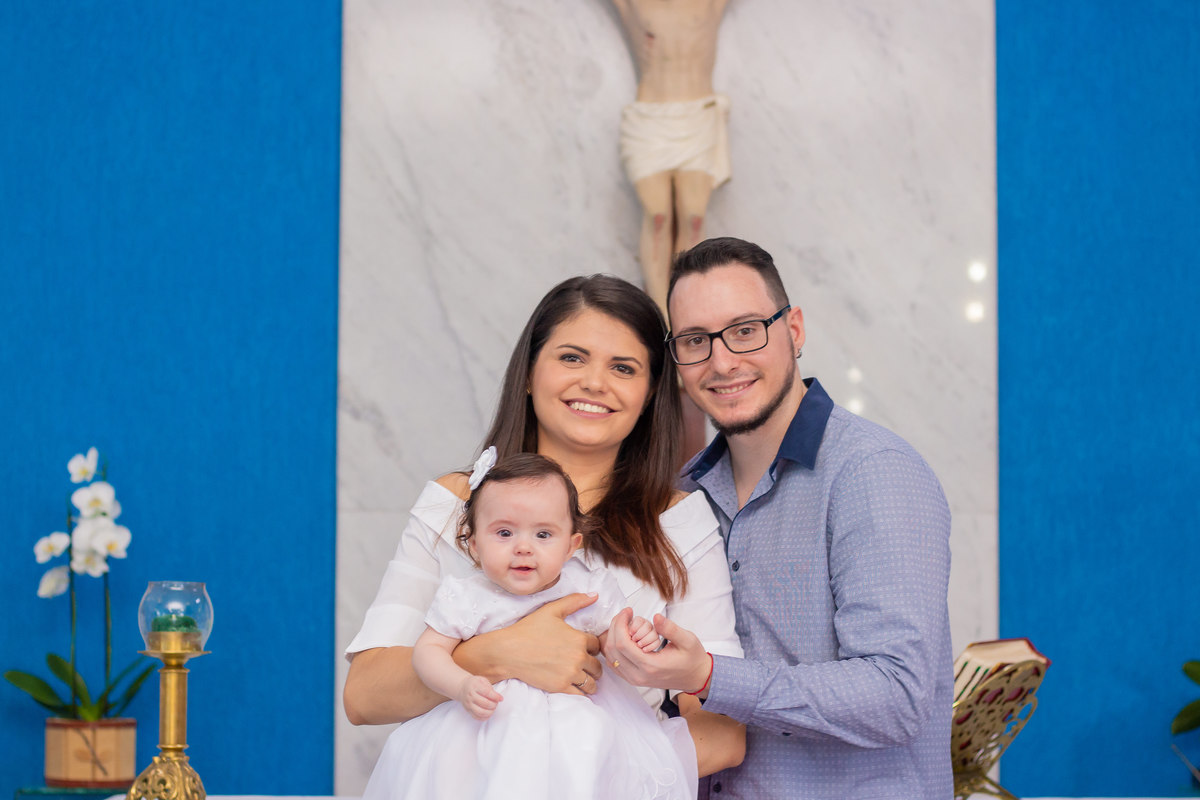 Igreja Nossa Senhora das Graças Bauru, pais e filha em seu batizado