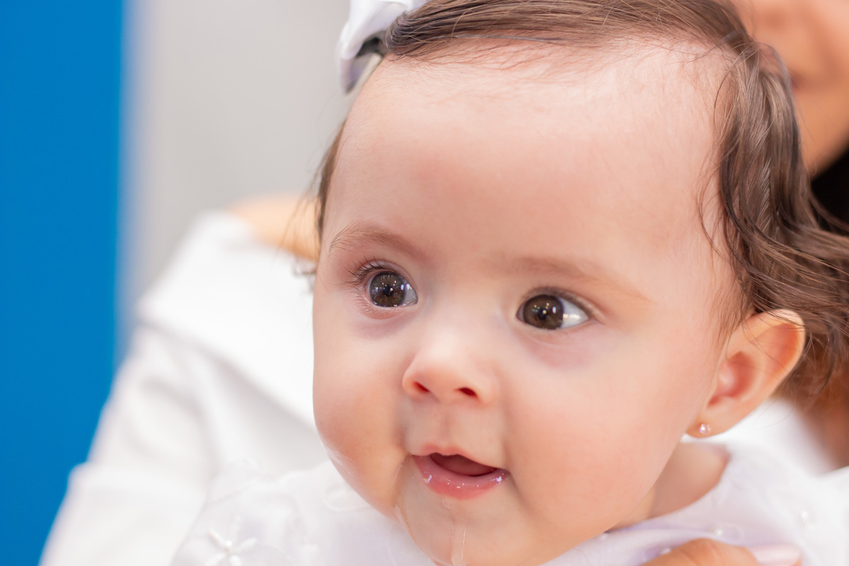 Igreja Nossa Senhora das Graças Bauru, bebê sorrindo em seu batizado