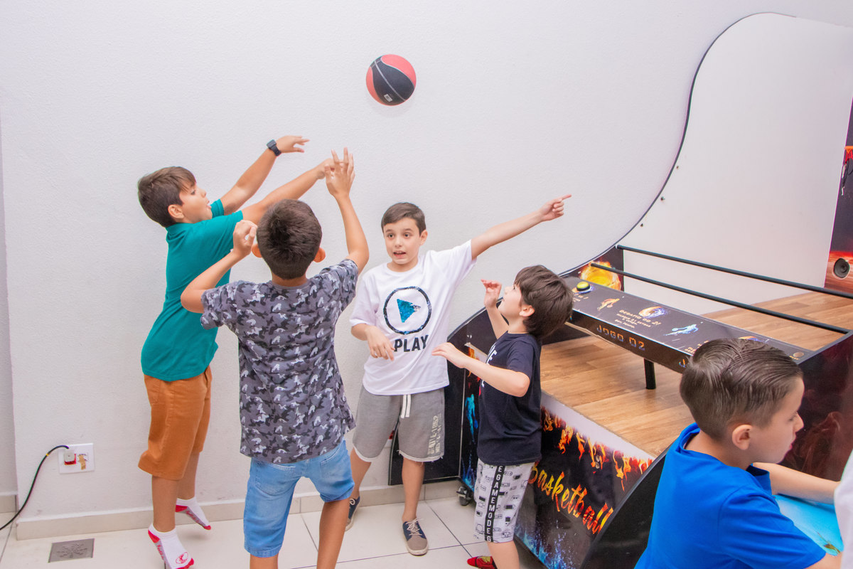 bauru, aniversário infantil bauru, aniversário video game, aniversário playstation, amigos jogando basquete