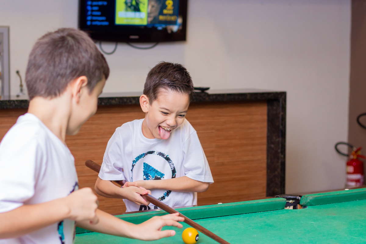 bauru, aniversário infantil bauru, aniversário video game, aniversário playstation, crianças jogando sinuca