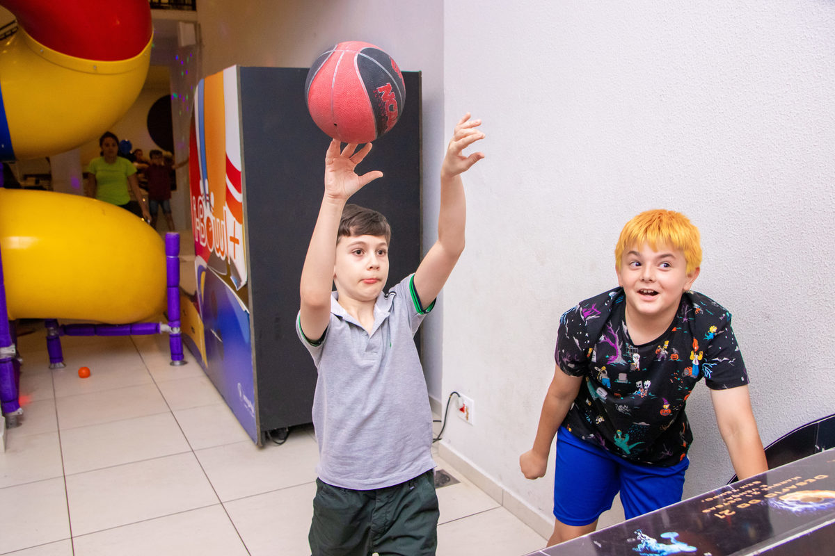bauru, aniversário infantil bauru, aniversário video game, aniversário playstation, crianças jogando basquete