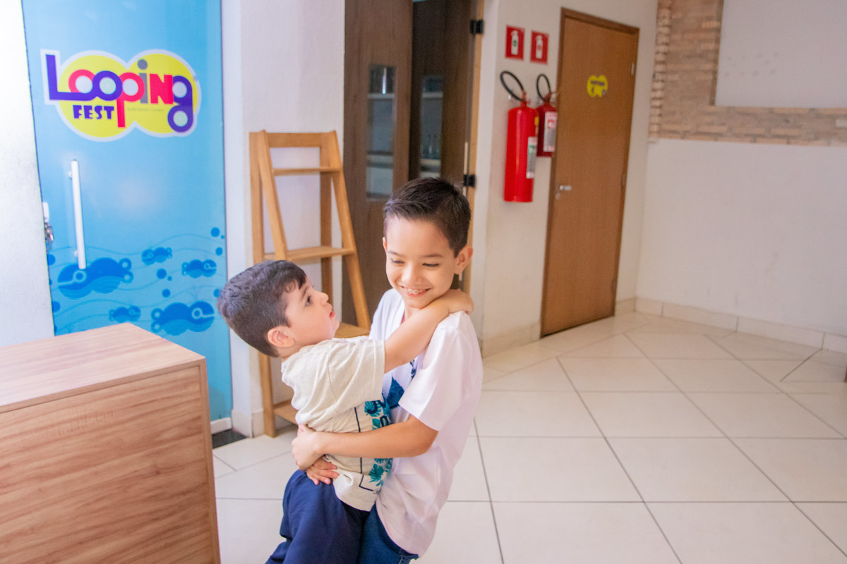 bauru, aniversário infantil bauru, aniversário video game, aniversário playstation, amigos se abraçando