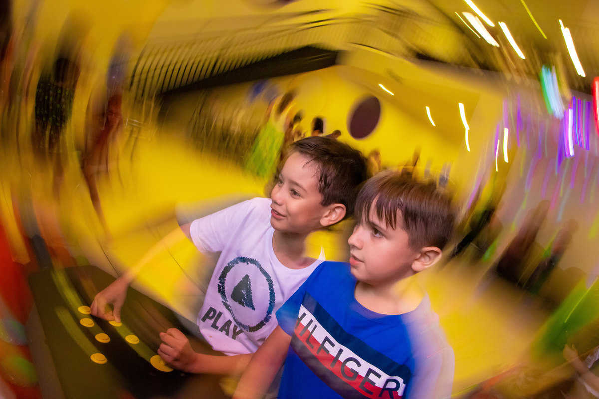 bauru, aniversário infantil bauru, aniversário video game, aniversário playstation, amigos jogando arcade