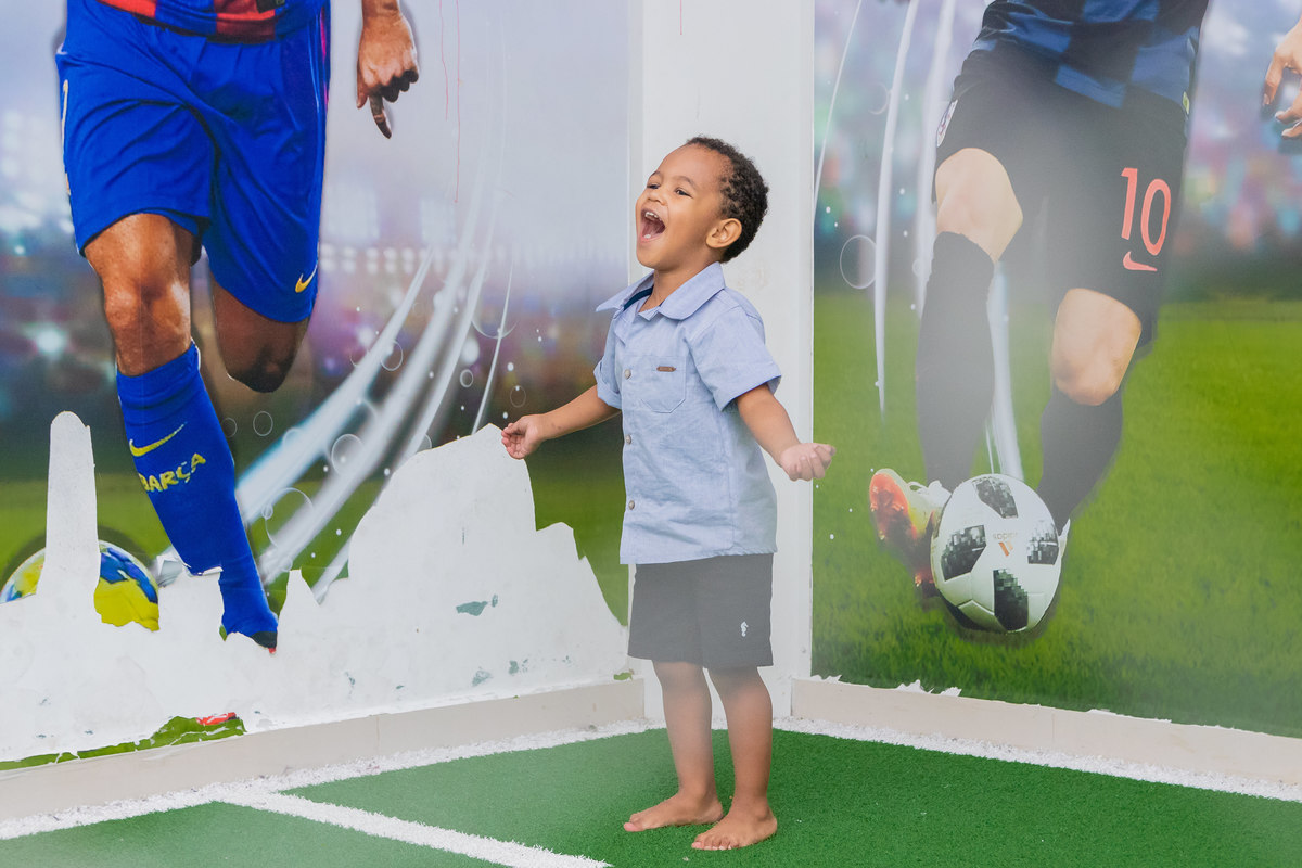 Buffet pipoca bauru, aniversário infantil em bauru, menino jogando bola