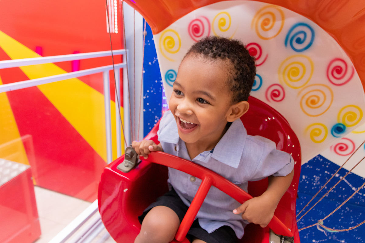 Buffet pipoca bauru, aniversário infantil em bauru, aniversariante brincando 