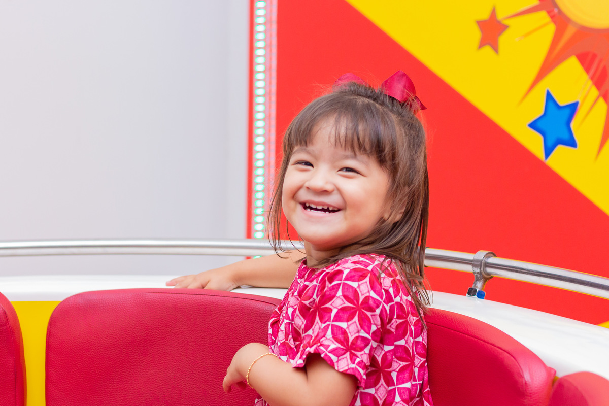 Buffet pipoca bauru, aniversário infantil em bauru, garota brincando na la bamba
