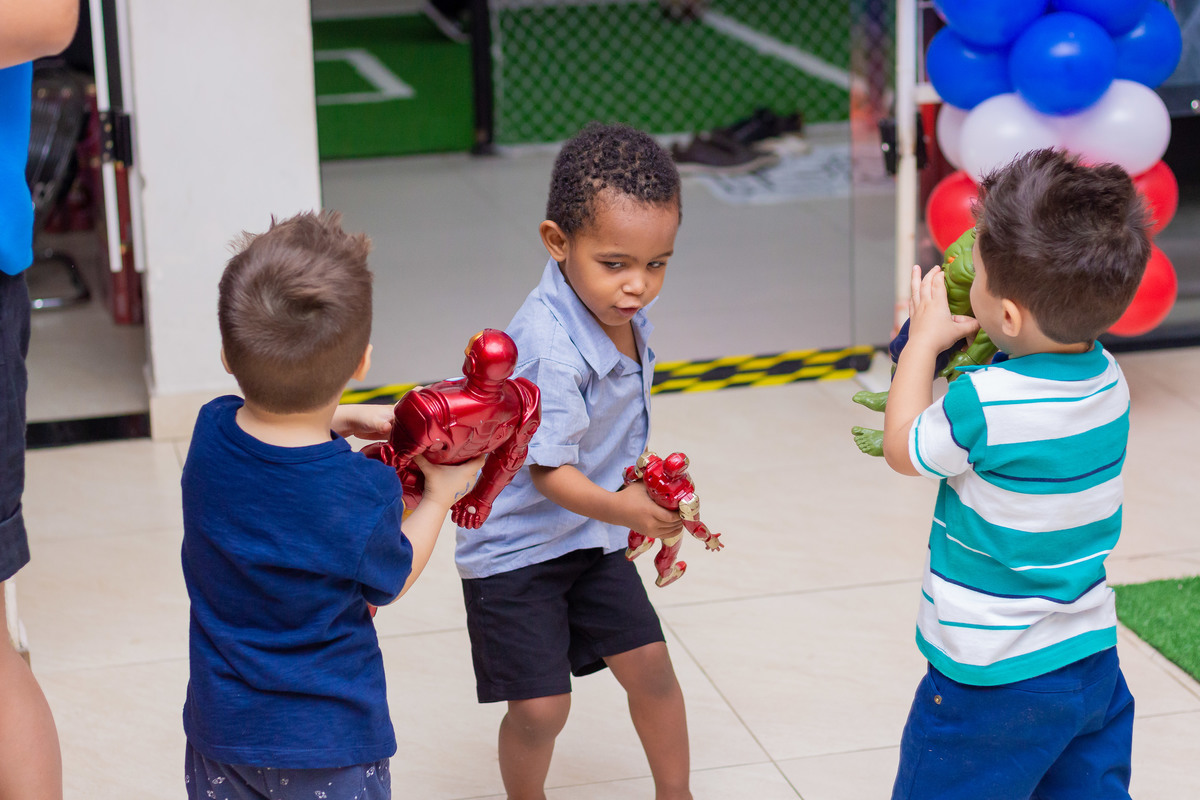 Buffet pipoca bauru, aniversário infantil em bauru, aniversariante brincando com amigos