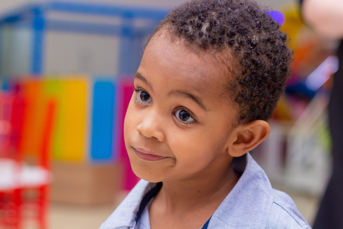 Buffet pipoca bauru, aniversário infantil em bauru, aniversariante fazendo careta