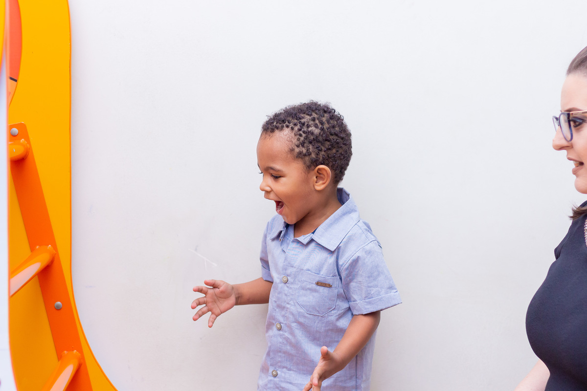 Buffet pipoca bauru, aniversário infantil em bauru, criança brincando de basquete