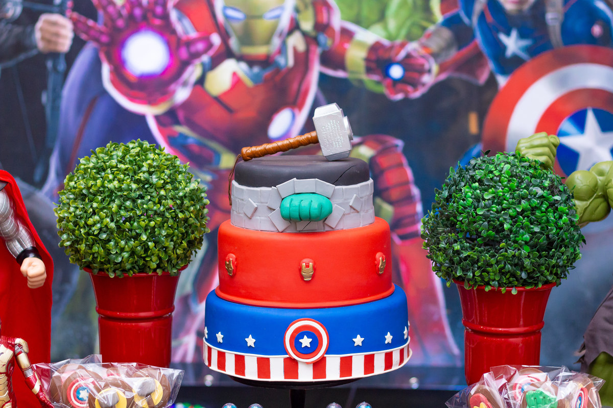 Buffet pipoca bauru, aniversário infantil em bauru, bolo fake dos vingadores