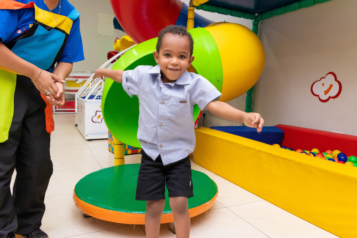 Buffet pipoca bauru, aniversário infantil em bauru, criança escorregando 