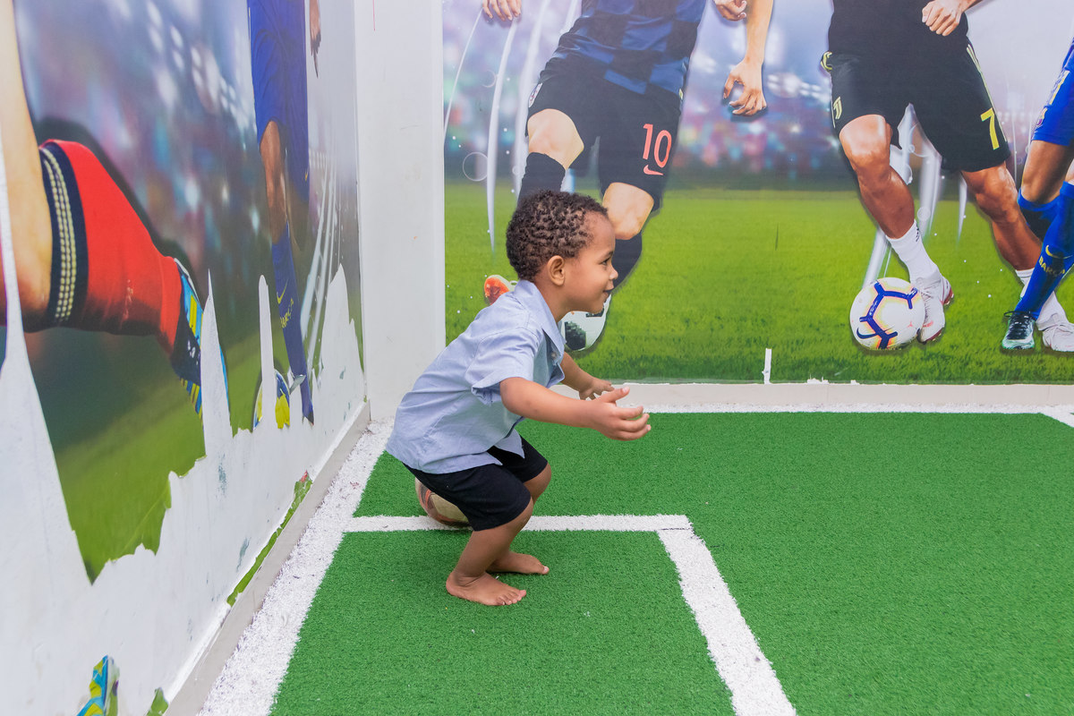 Buffet pipoca bauru, aniversário infantil em bauru, criança jogando bola