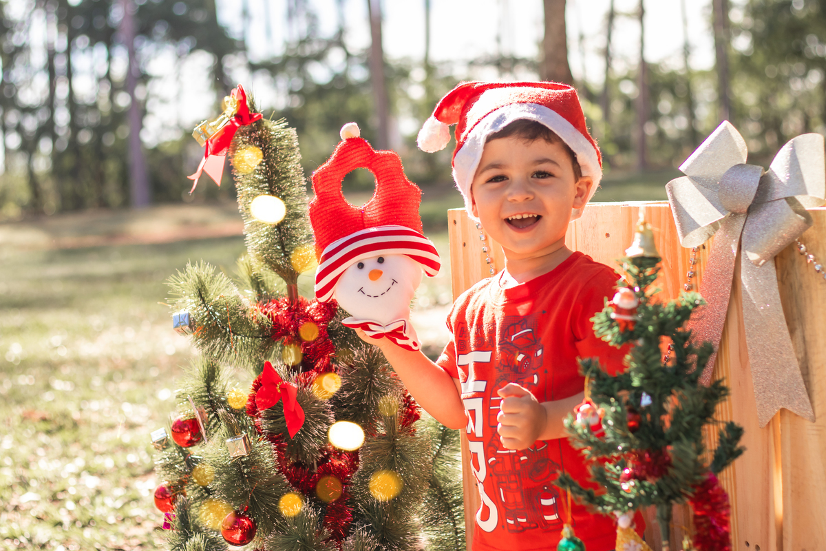 ensaio natalino em Bauru, ensaio infantil em bauru, menino brincando com papai noel