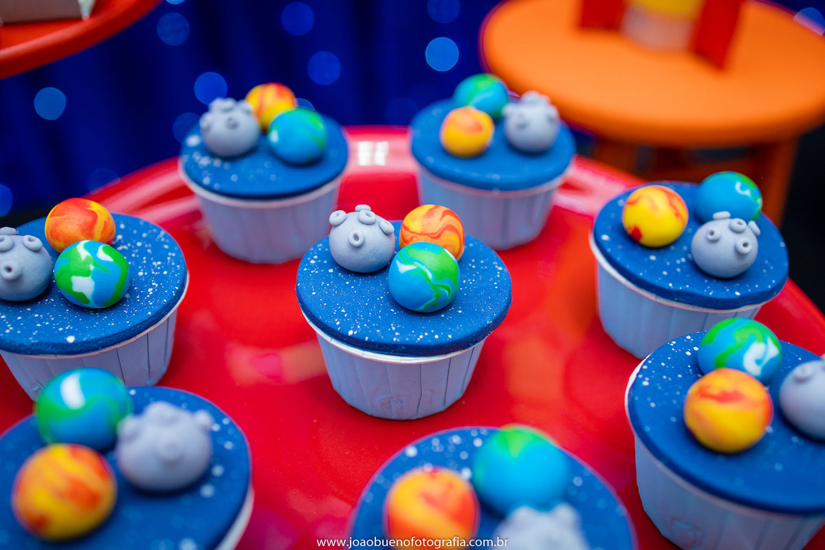 aniversário astronauta, decoração astronauta, joão bueno fotografia, fotógrafo em bauru, cupcake personalizado de astronauta