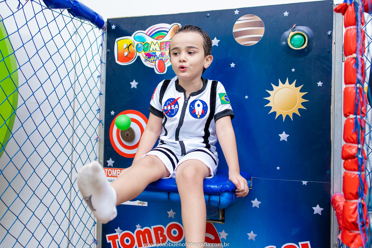 aniversário astronauta, decoração astronauta, joão bueno fotografia, fotógrafo em bauru, menino brincando no tombo legal