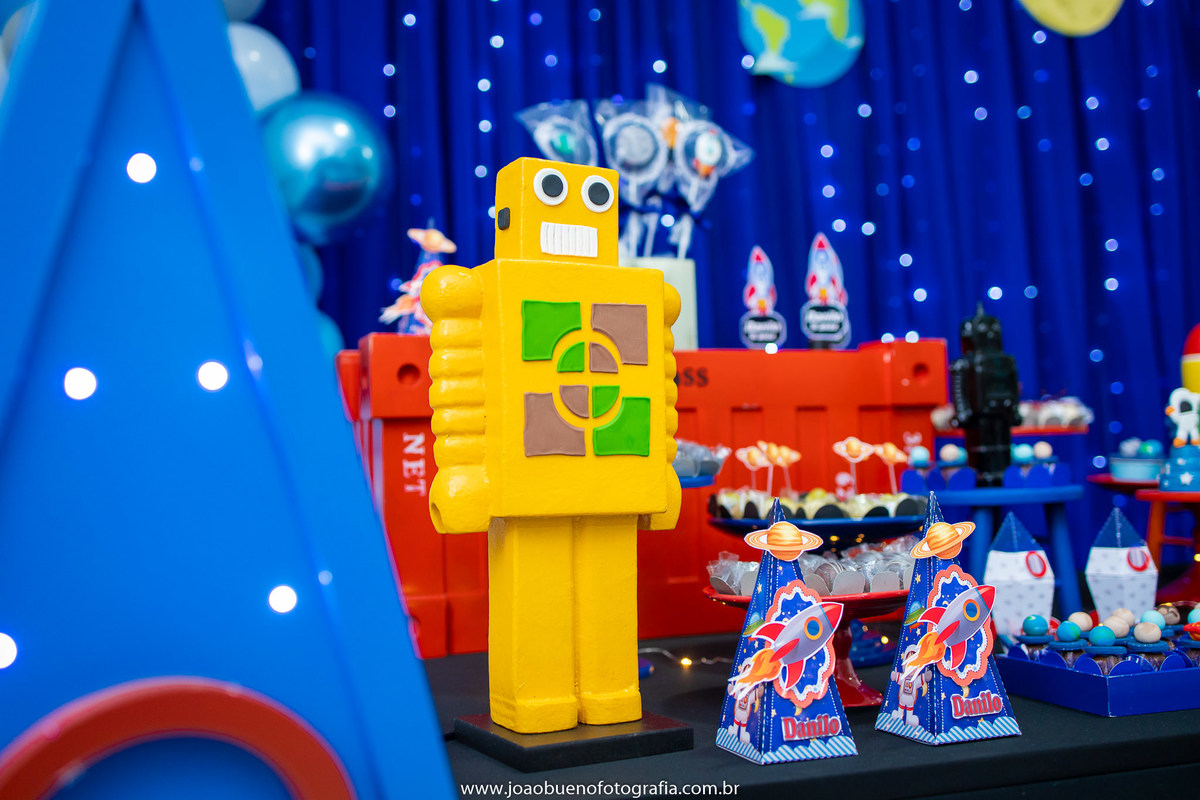 Boomerang buffet infantil, buffet infantil em bauru, aniversário astronauta, decoração astronauta, robô de brinquedo, joão bueno fotografia, fotógrafo em bauru