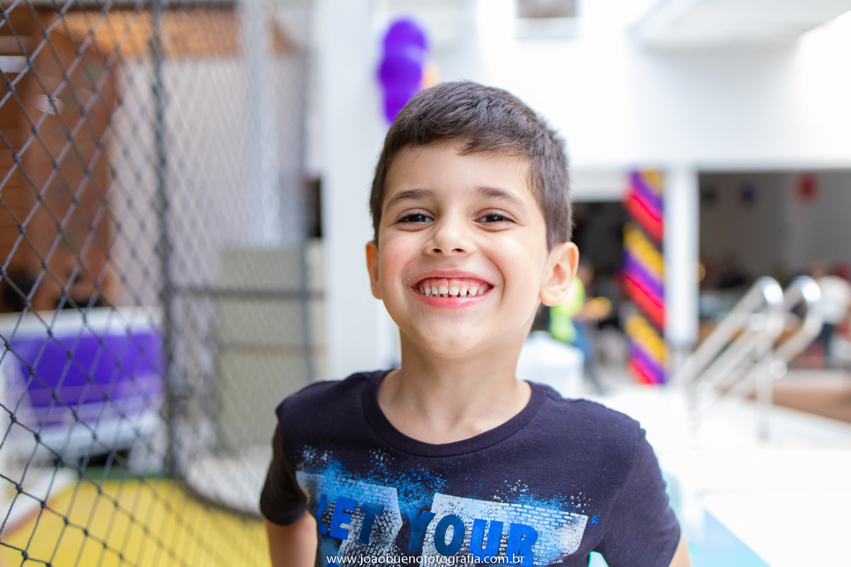 Buffet Zappteen em Bauru, decoração Os descendentes, fotógrafo em Bauru, João Bueno Fotografia, retrato infantil de menino