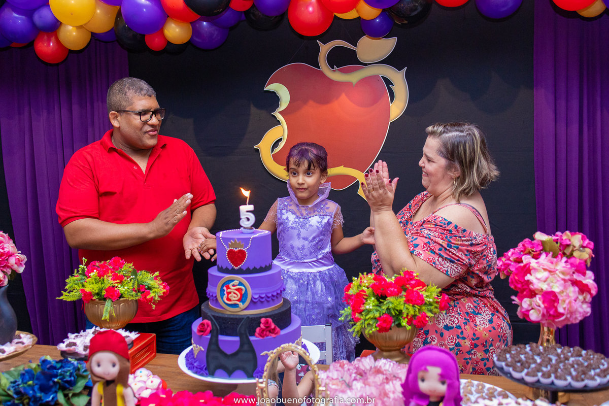 Buffet Zappteen em Bauru, decoração Os descendentes, fotógrafo em Bauru, João Bueno Fotografia, hora do parabéns