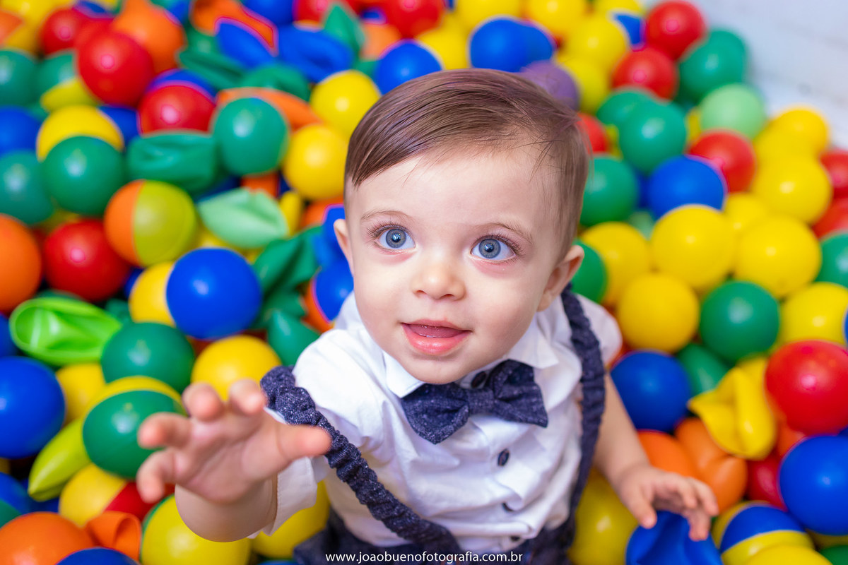 Looping buffet infantil em bauru, decoração circo. fotógrafo em bauru, joão bueno fotografia, aniversariante na piscina de bolinhas