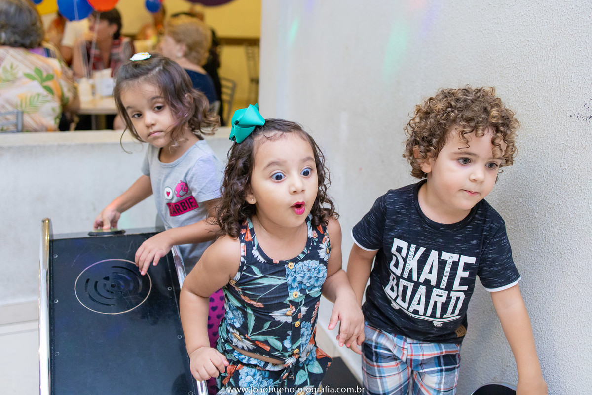Looping buffet infantil em bauru, decoração circo. fotógrafo em bauru, joão bueno fotografia, amigos jogando boliche