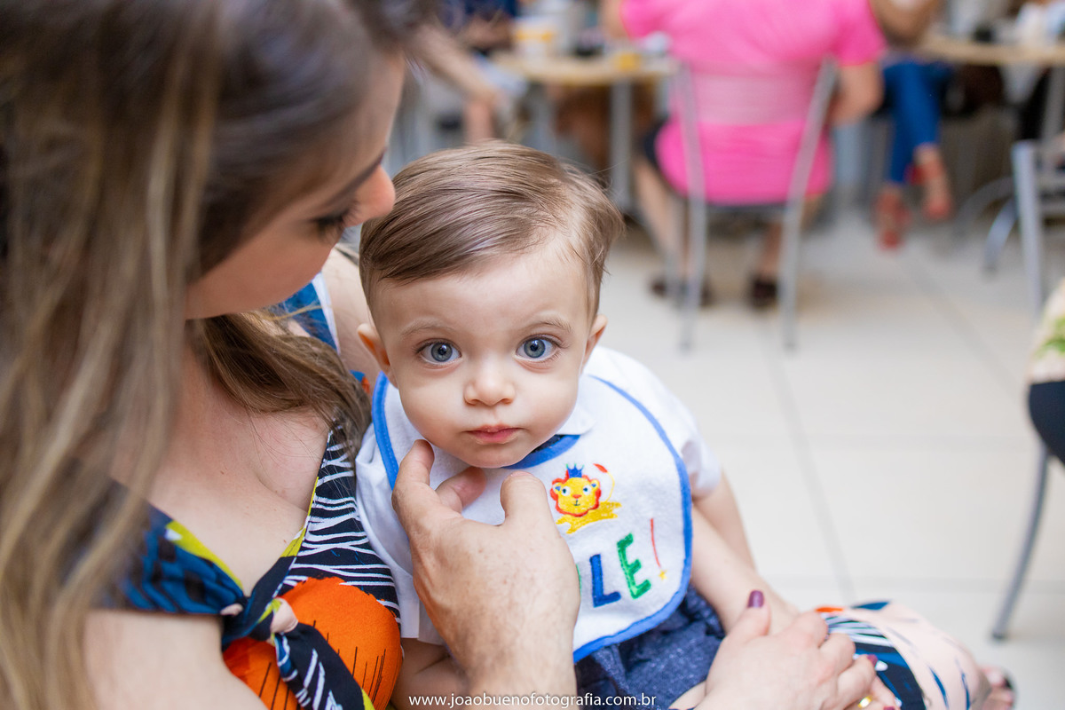 Looping buffet infantil em bauru, decoração circo. fotógrafo em bauru, joão bueno fotografia, aniversariante com babador