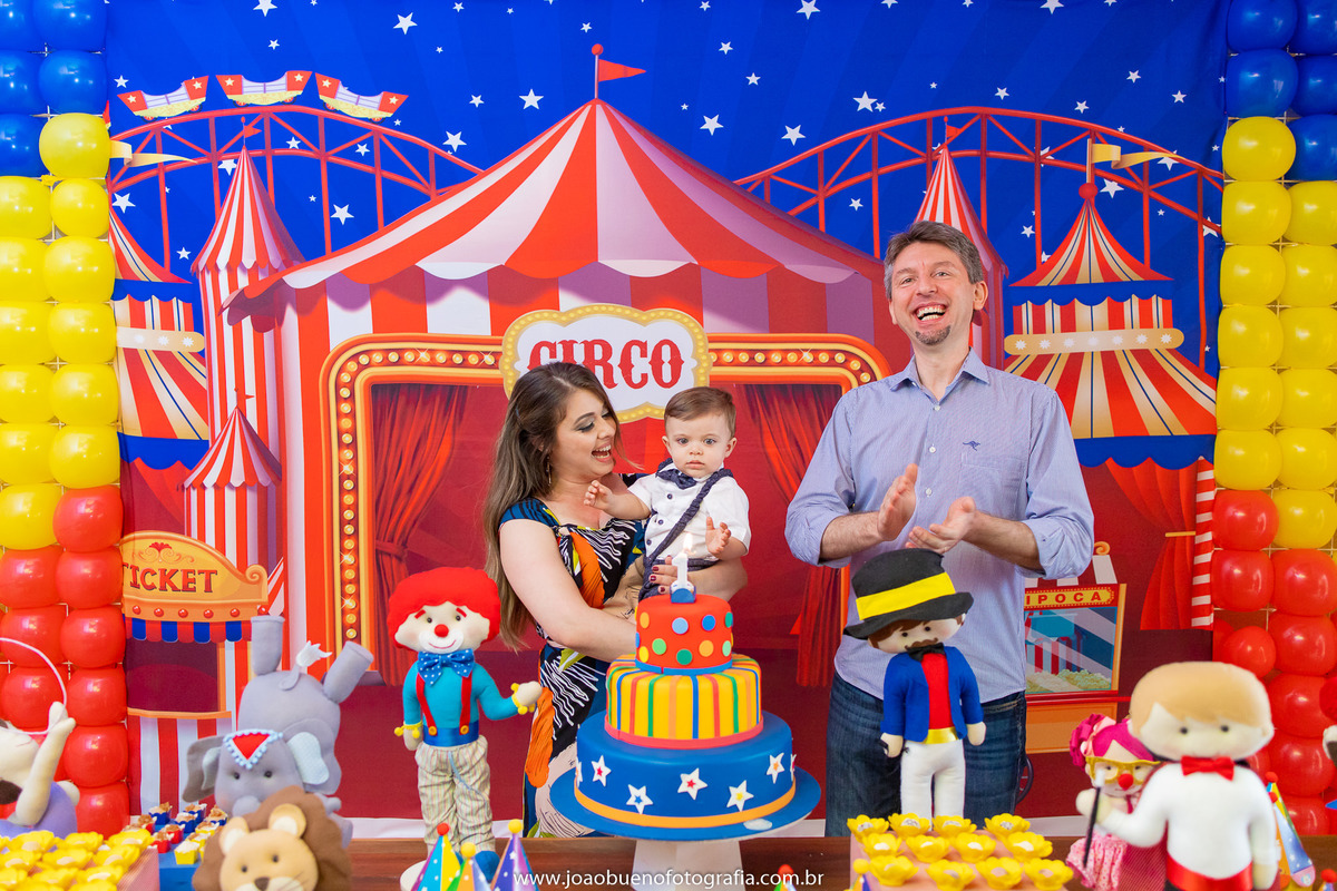 Looping buffet infantil em bauru, decoração circo. fotógrafo em bauru, joão bueno fotografia, pais cantando parabéns