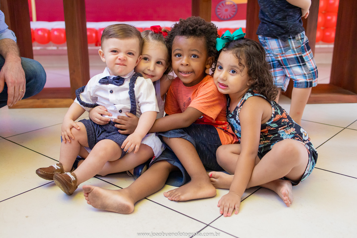 Looping buffet infantil em bauru, decoração circo. fotógrafo em bauru, joão bueno fotografia, amigos juntos em aniversário
