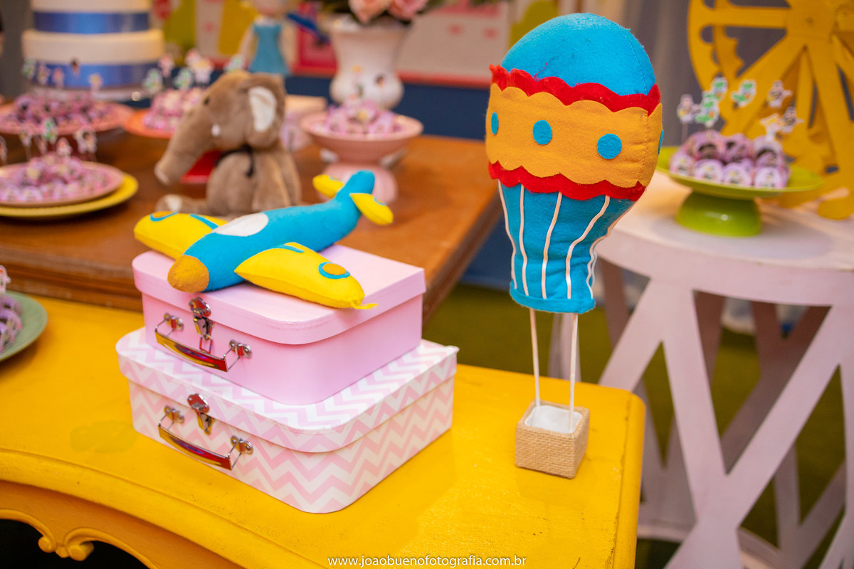 Buffet Que!baderna Bauru, aniversário mundo Bita, decoração mundo bita, joão bueno fotografia, fotógrafo em Bauru, balão em feltro, avião em feltro