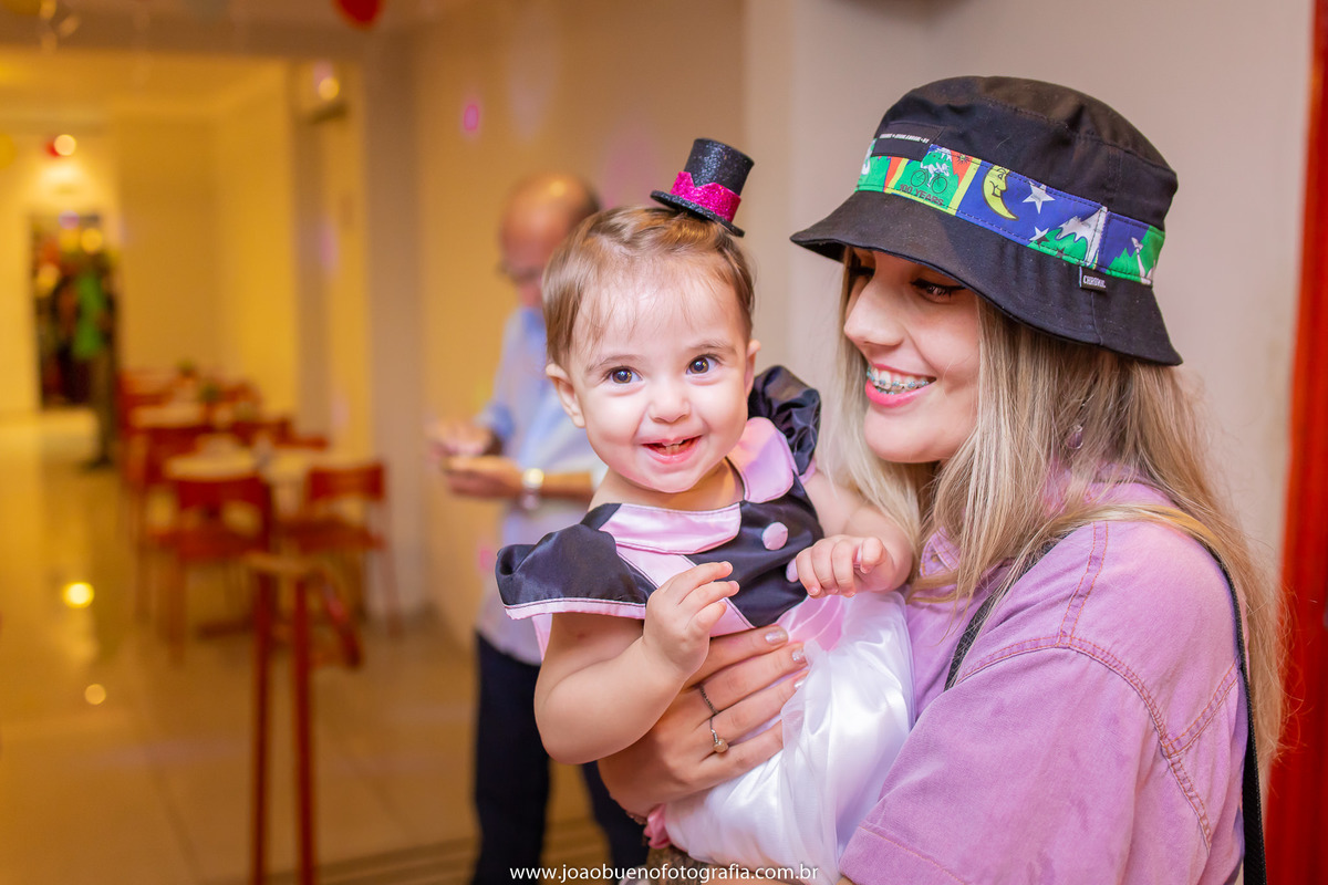 Buffet Que!baderna Bauru, aniversário mundo Bita, decoração mundo bita, joão bueno fotografia, fotógrafo em Bauru, tia e sobrinha em aniversário