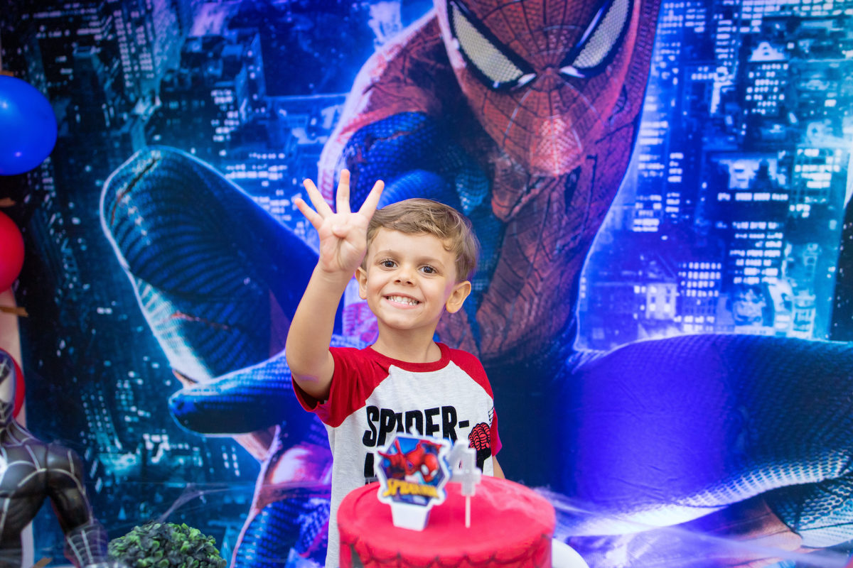 festa spider man homem aranha bauru aniversario infantil menino fotografia de familia 4 anos pose