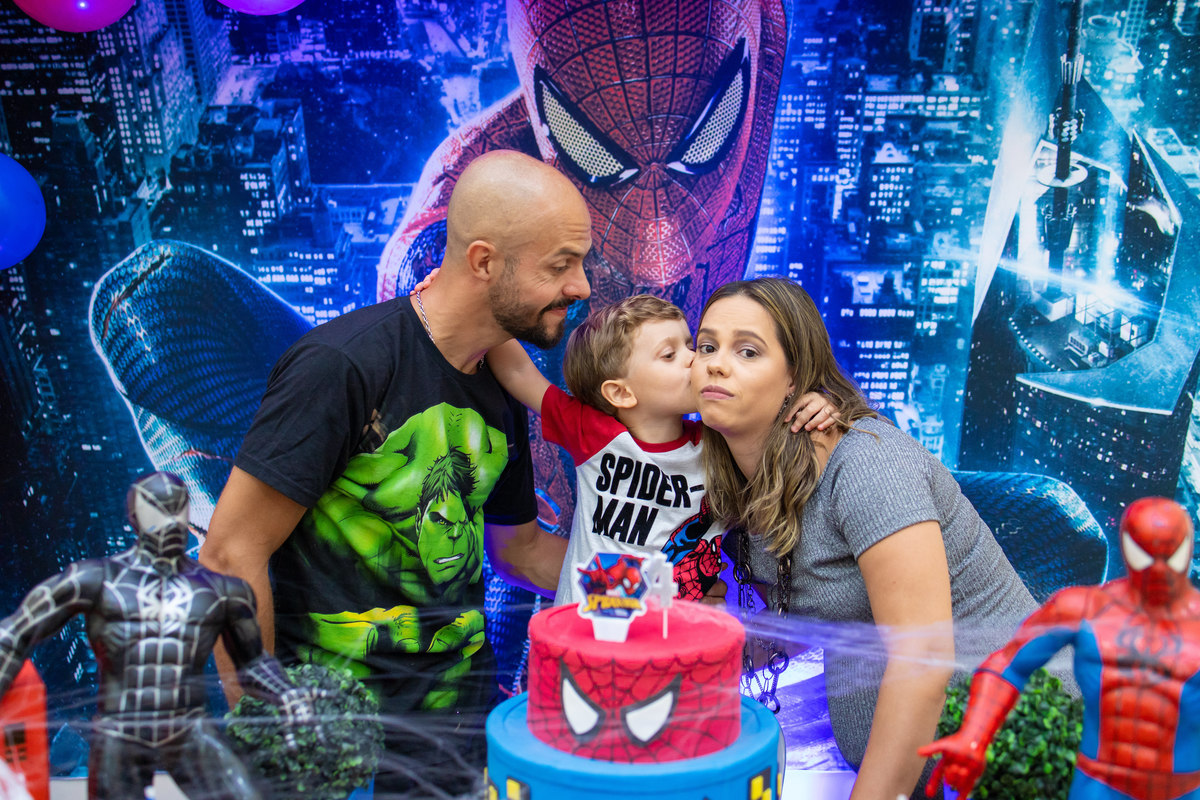 festa spider man homem aranha bauru aniversario infantil menino fotografia de familia carinho nos pais