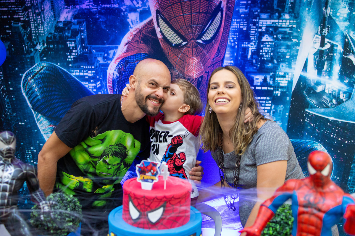 festa spider man homem aranha bauru aniversario infantil menino fotografia de familia beijo no pai