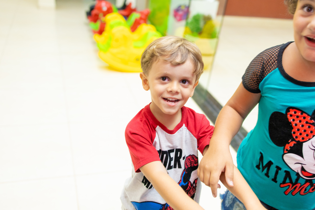 festa spider man homem aranha bauru aniversario infantil menino fotografia de familia brincando 