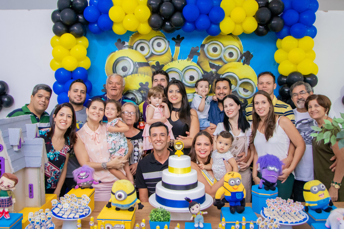 Aniversário Gabriel minions decoração infantil festa aniversário biscoito buffet infantil bauru foto de família 